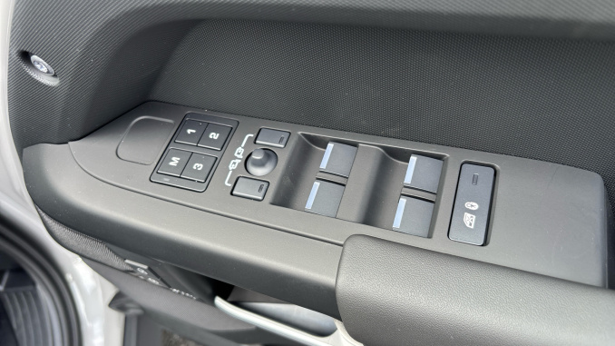 Land Rover Defender 3.0 D250 X-Dynamic HSE 110 5dr Auto Diesel Estate - Image 35